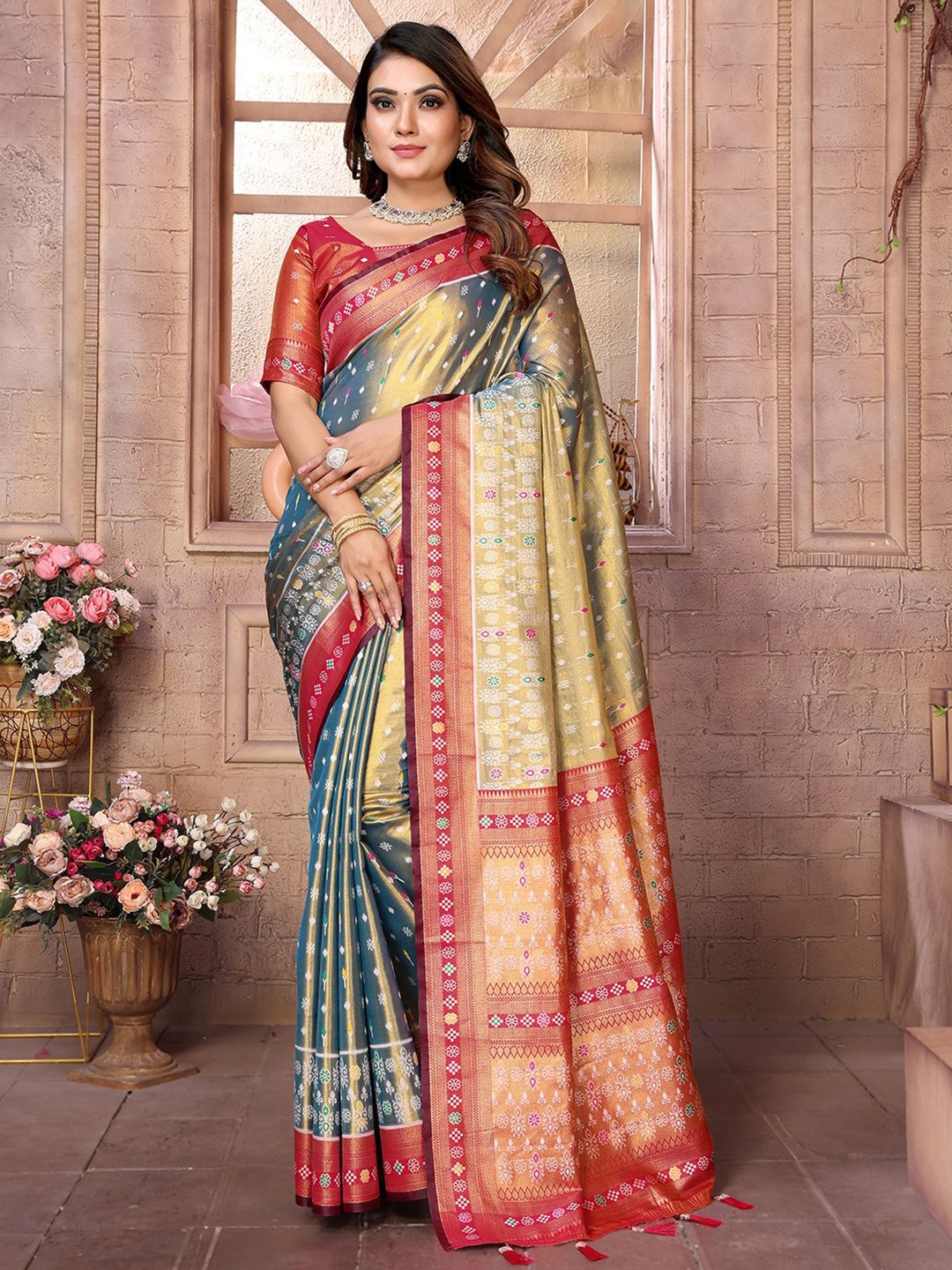 

Mitera Woven Design Zari Silk Blend Banarasi Saree, Gold