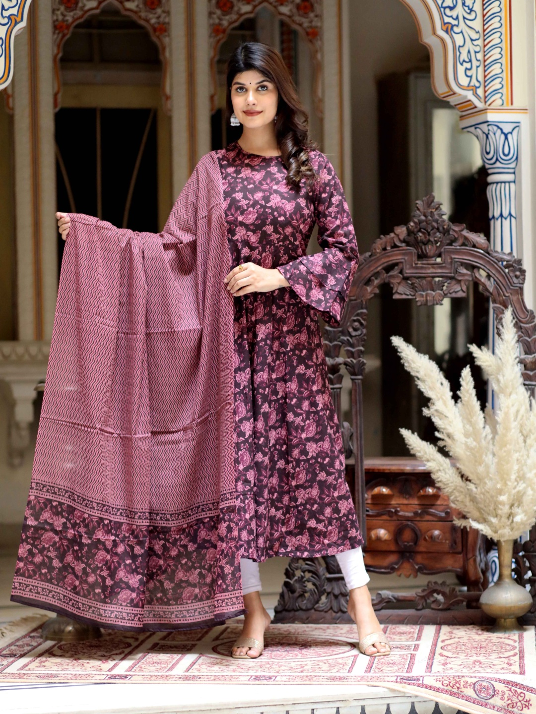 

Doriyaan Floral Printed Boat Neck Anarkali Cotton Kurta & Dupatta, Maroon