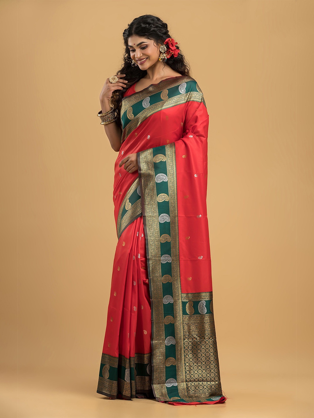 

Dheu Woven Design Zari Silk Blend Kanjeevaram Saree, Red