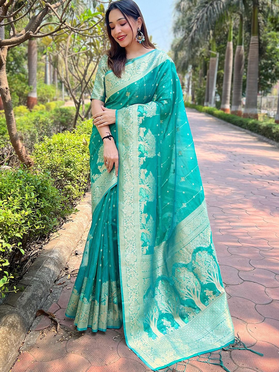 

Suha Woven Design Zari Art Silk Kanjeevaram Saree, Sea green