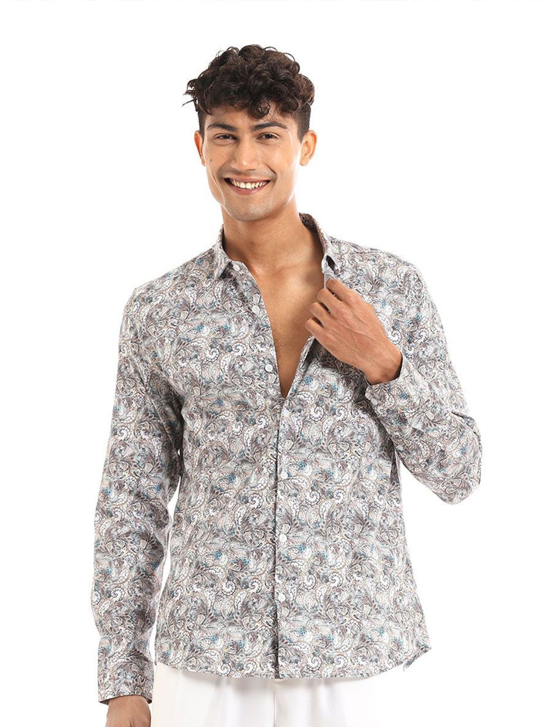 

Banana Club Men Relaxed Slim Fit Floral Opaque Printed Casual Shirt, White