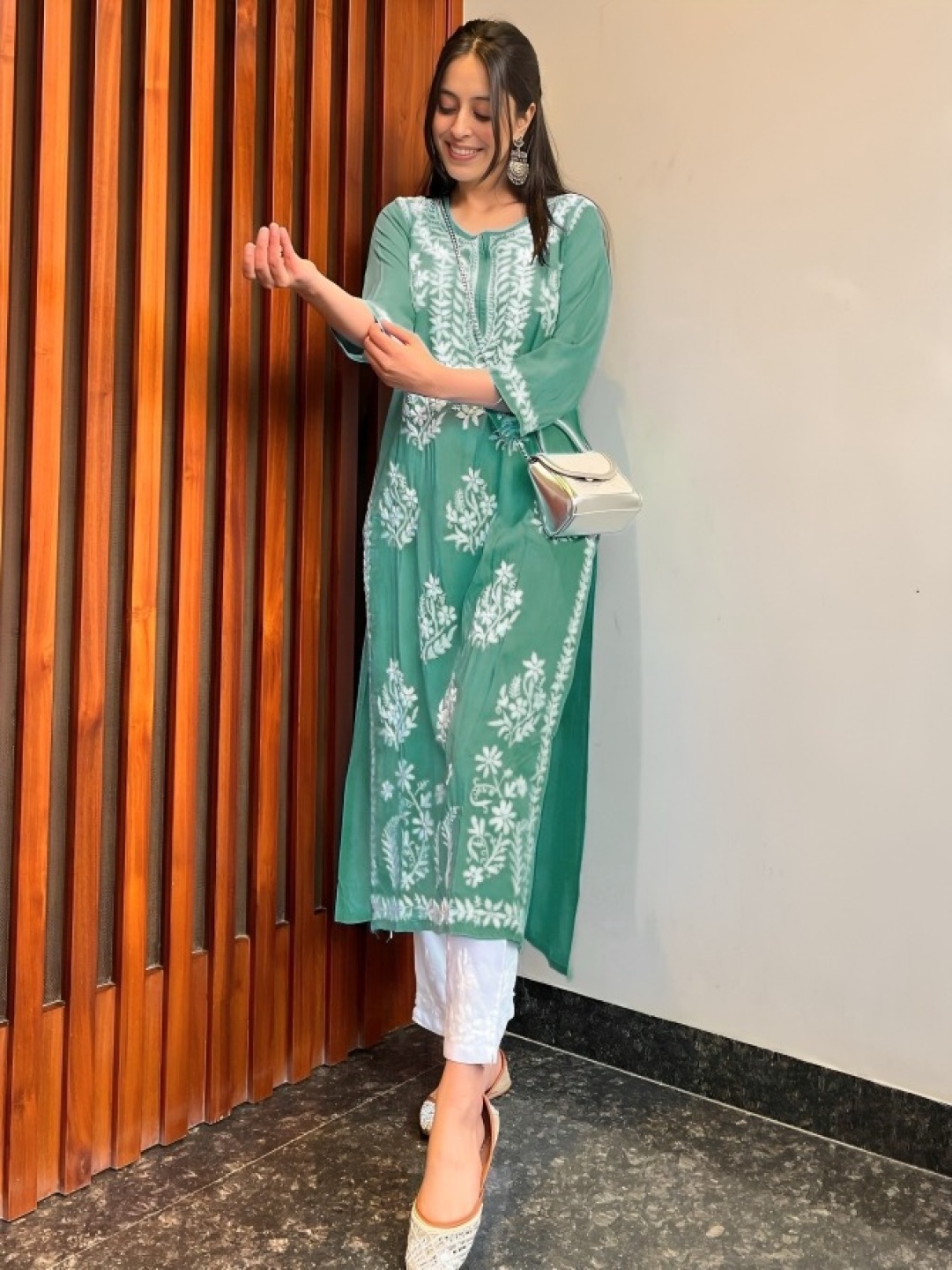 

Rujave Women Ethnic Motifs Embroidered Regular Chikankari Kurta with Trousers, Green