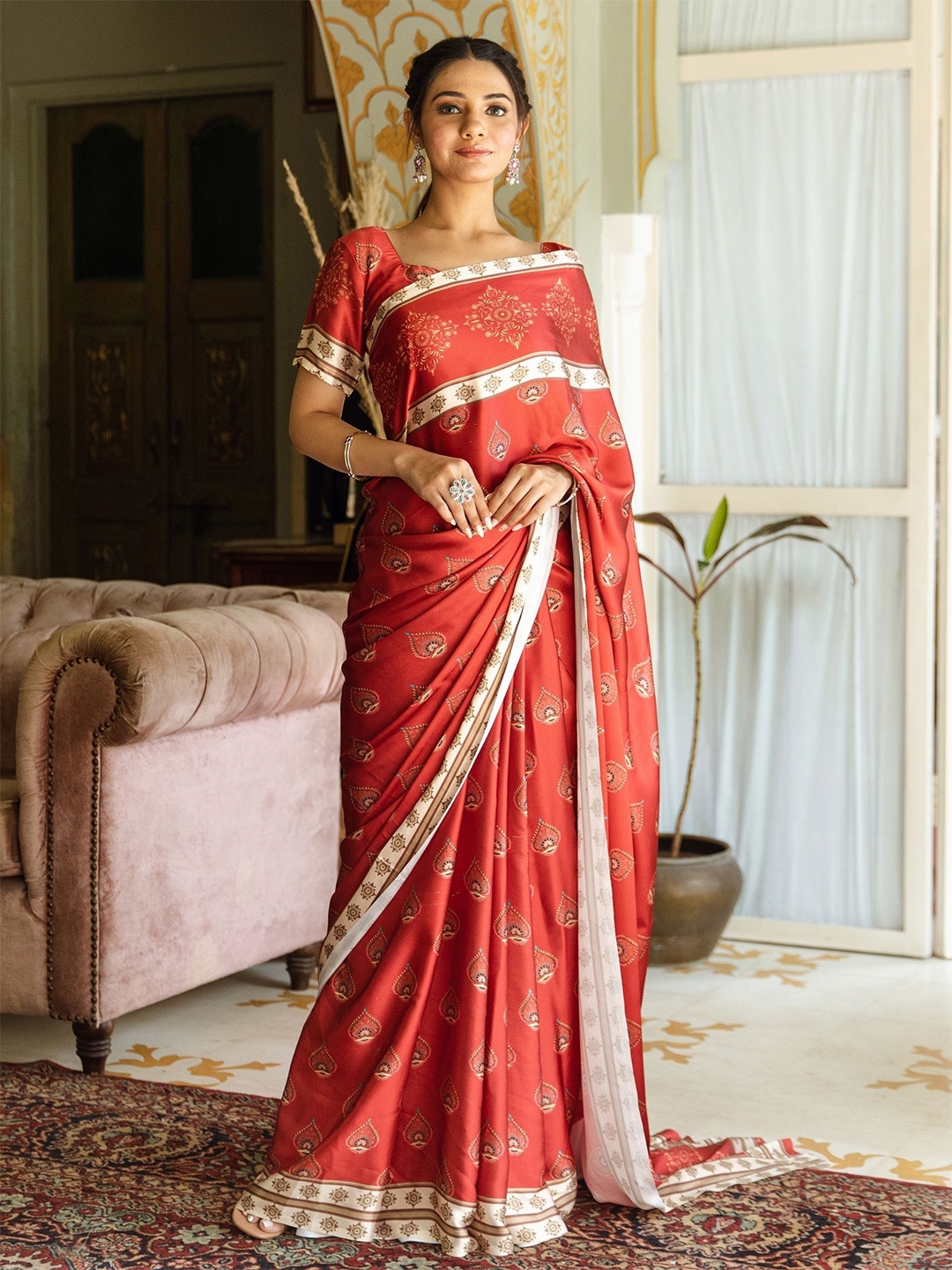 

ASHEERA Ethnic Motifs Satin Saree, Red