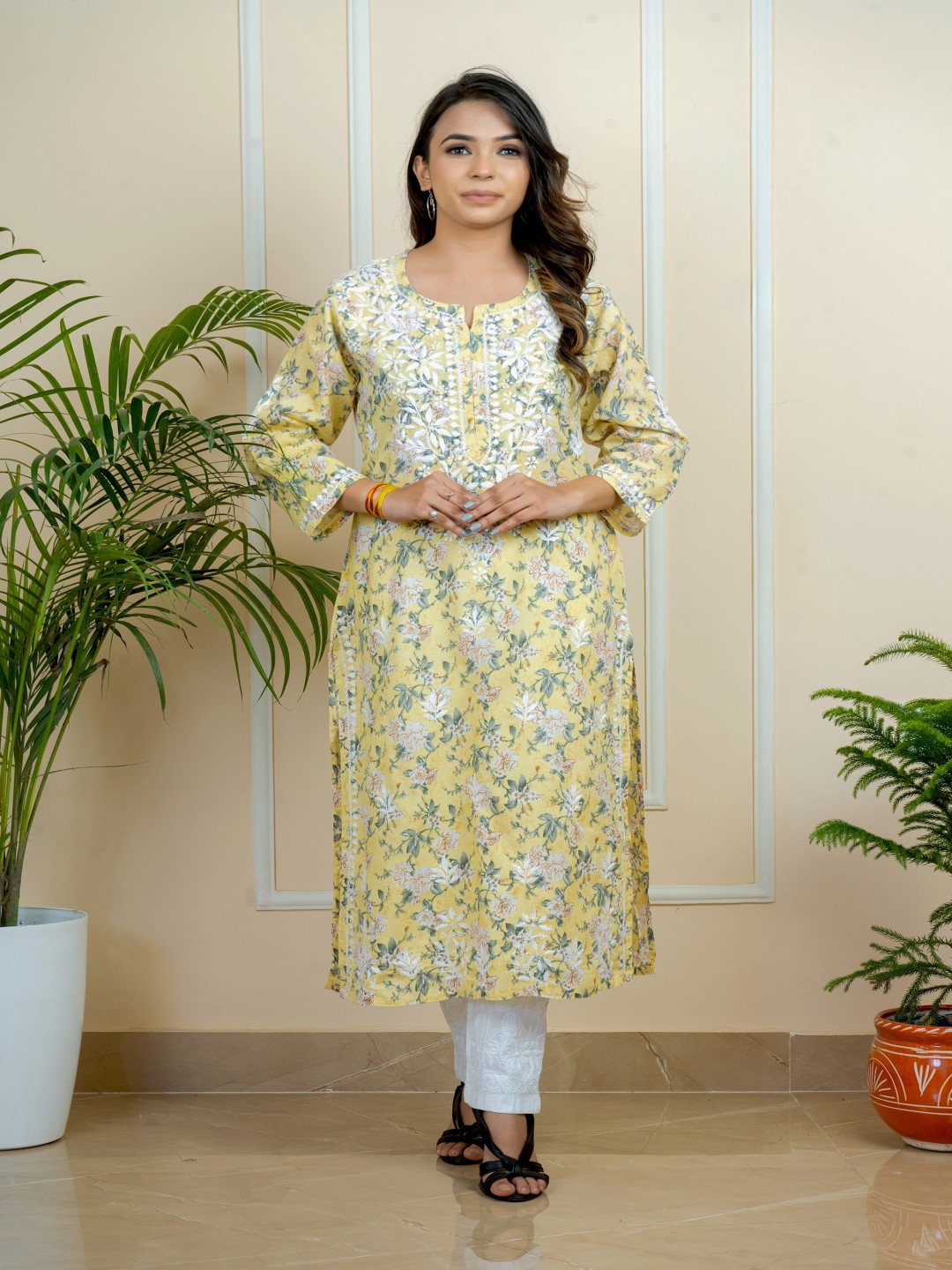 

ADR CHIKAN Floral Embroidered Thread Work Pure Cotton Kurta With Trousers, Lime green