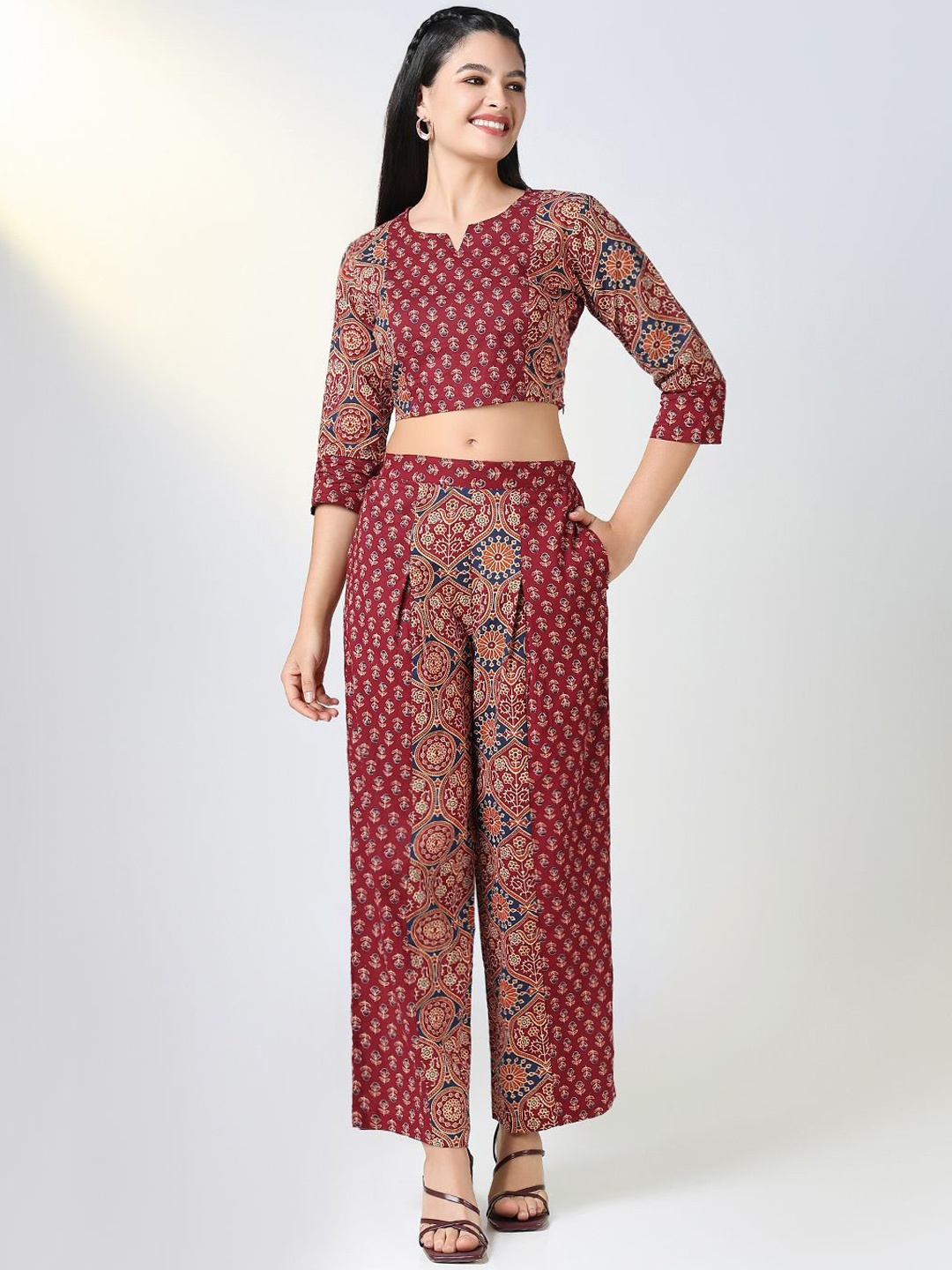 

SHOWOFF Floral Printed Notch Neck Crop Top And Trouser, Maroon