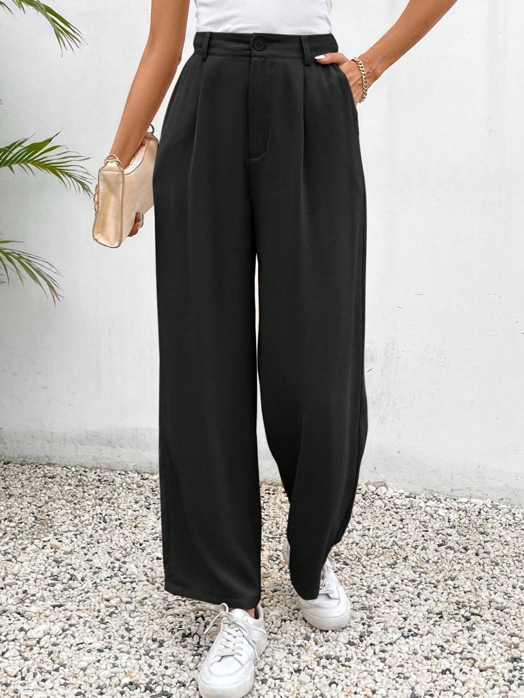 

FNOCKS Women Classic Straight Fit High-Rise Trousers, Black