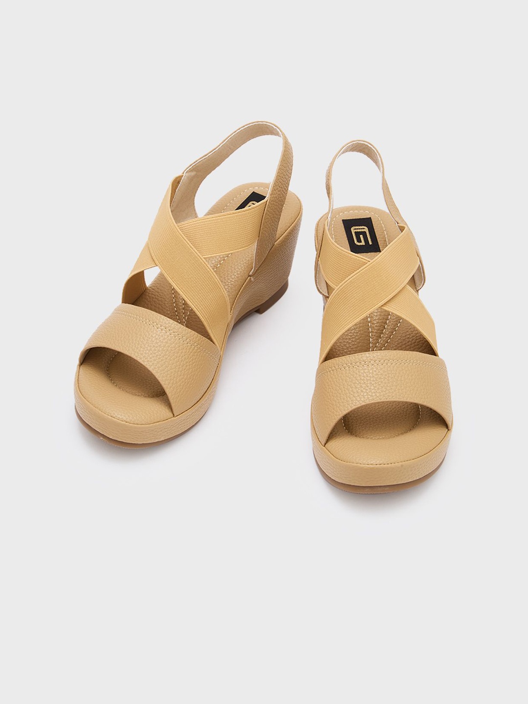 

Sole To Soul Women Textured Platform Sandals with Buckles, Camel brown
