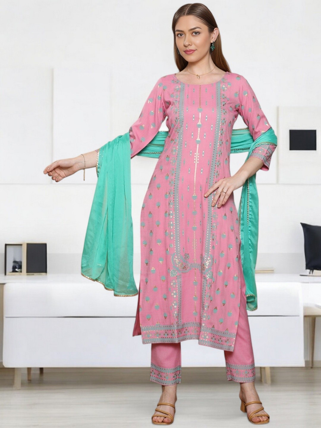 

Jeff co-op Geometric Printed Round Neck Kurta With Trousers & Dupatta, Pink