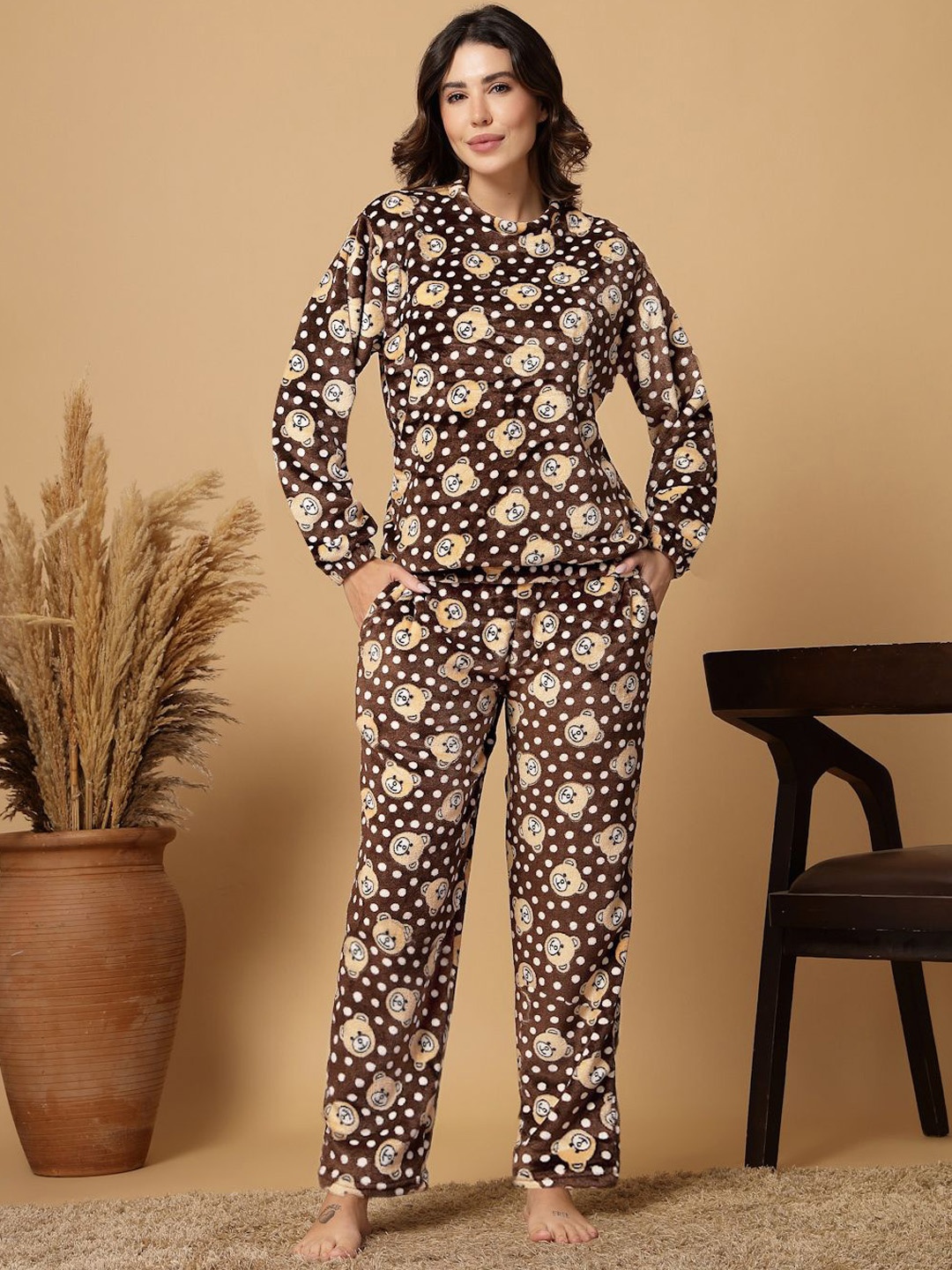 

FABINALIV Women Printed Night suit, Brown