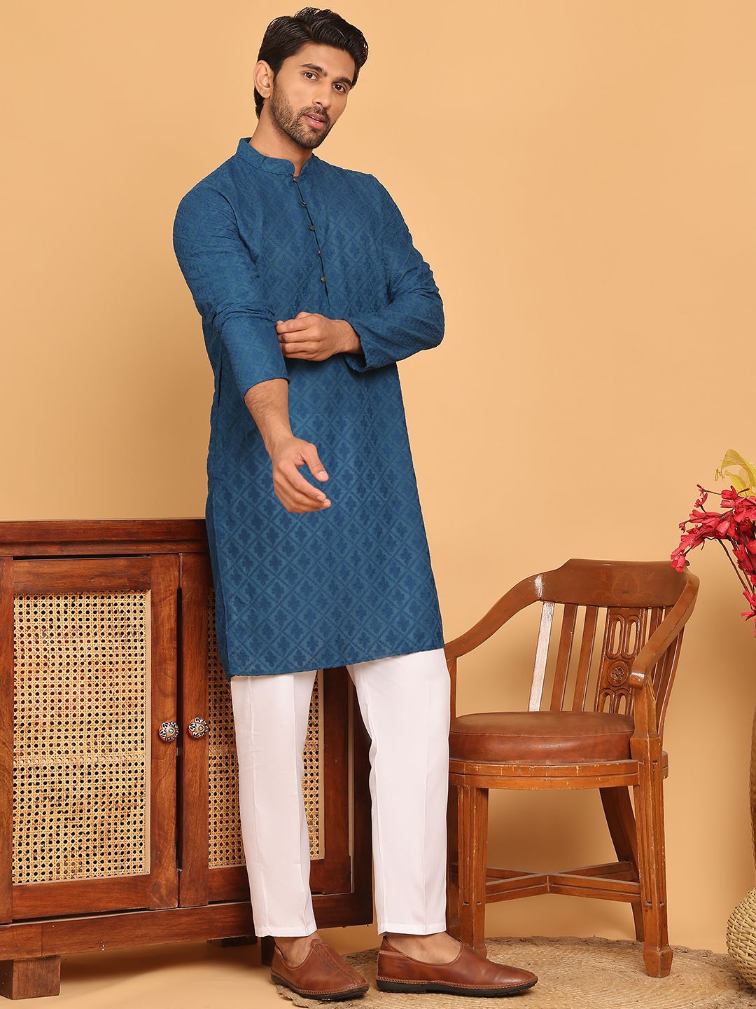 

Jompers Floral Embroidered Mandarin Collar Chikankari Pure Cotton Kurta With Pyjama, Blue