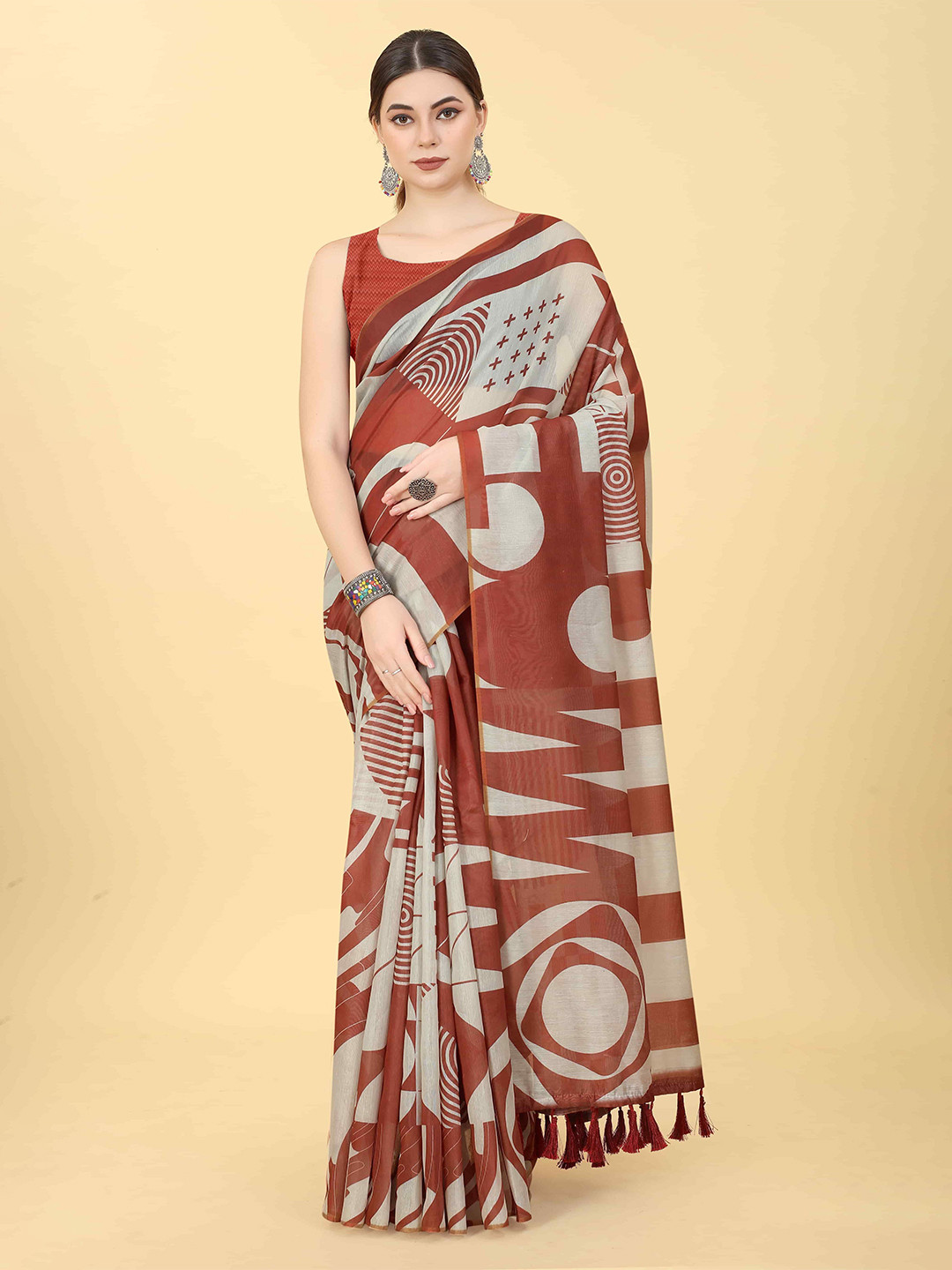 

DIVASTRI Floral Digital Printed Chanderi Cotton Saree With Tassels, Brown