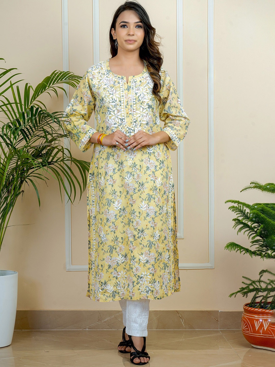 

ADR CHIKAN Floral Embroidered Notch Neck Mulmul Cotton Straight Kurta, Yellow