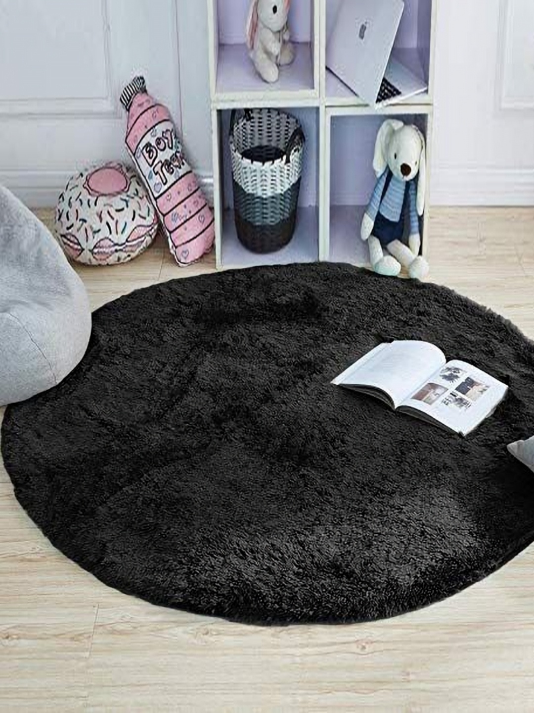 

Banchmark Home Furnishings Black Shaggy Carpet