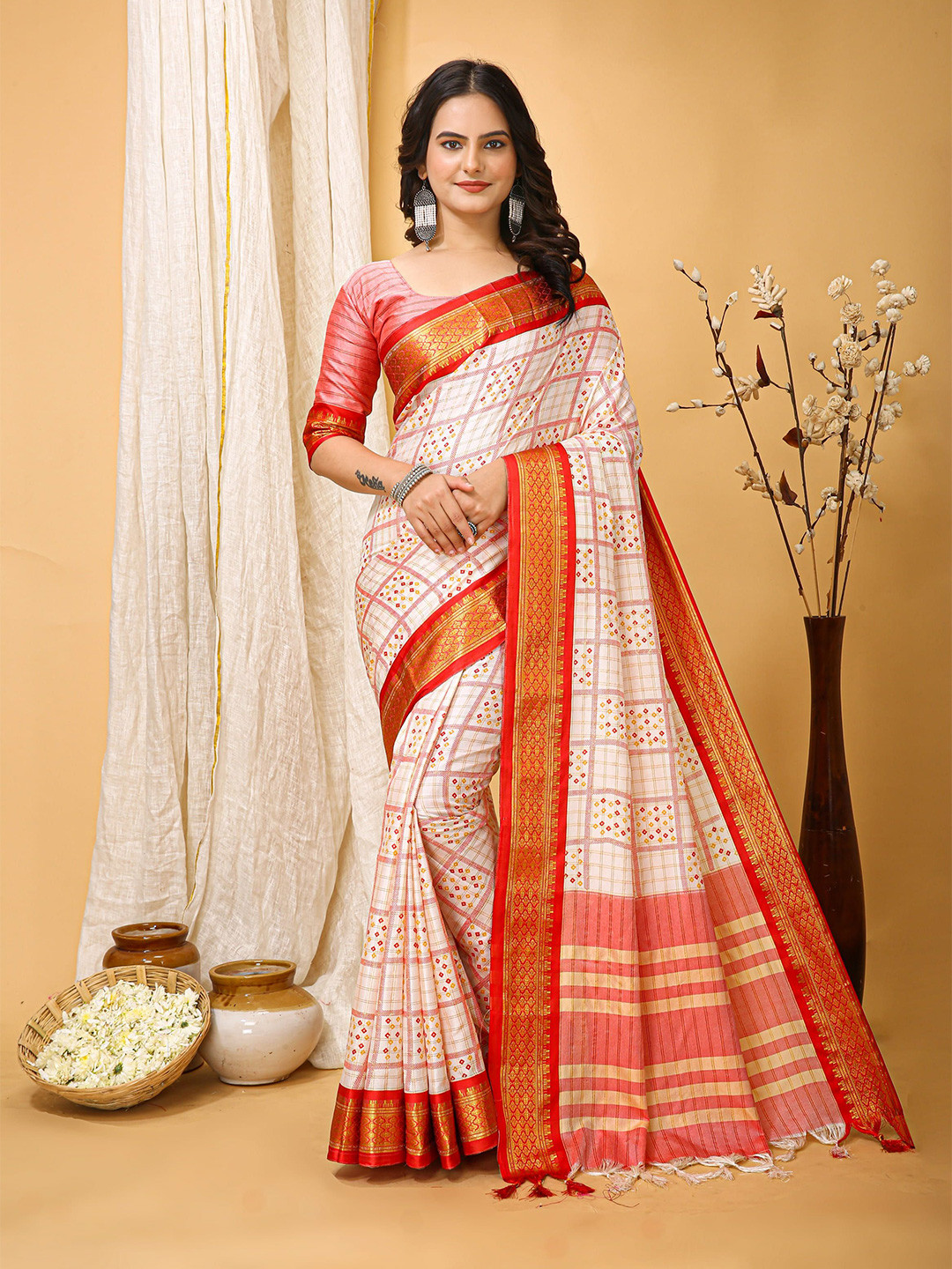 

KAYOMMI Bandhani Zari Pure Cotton Bandhani Saree, White
