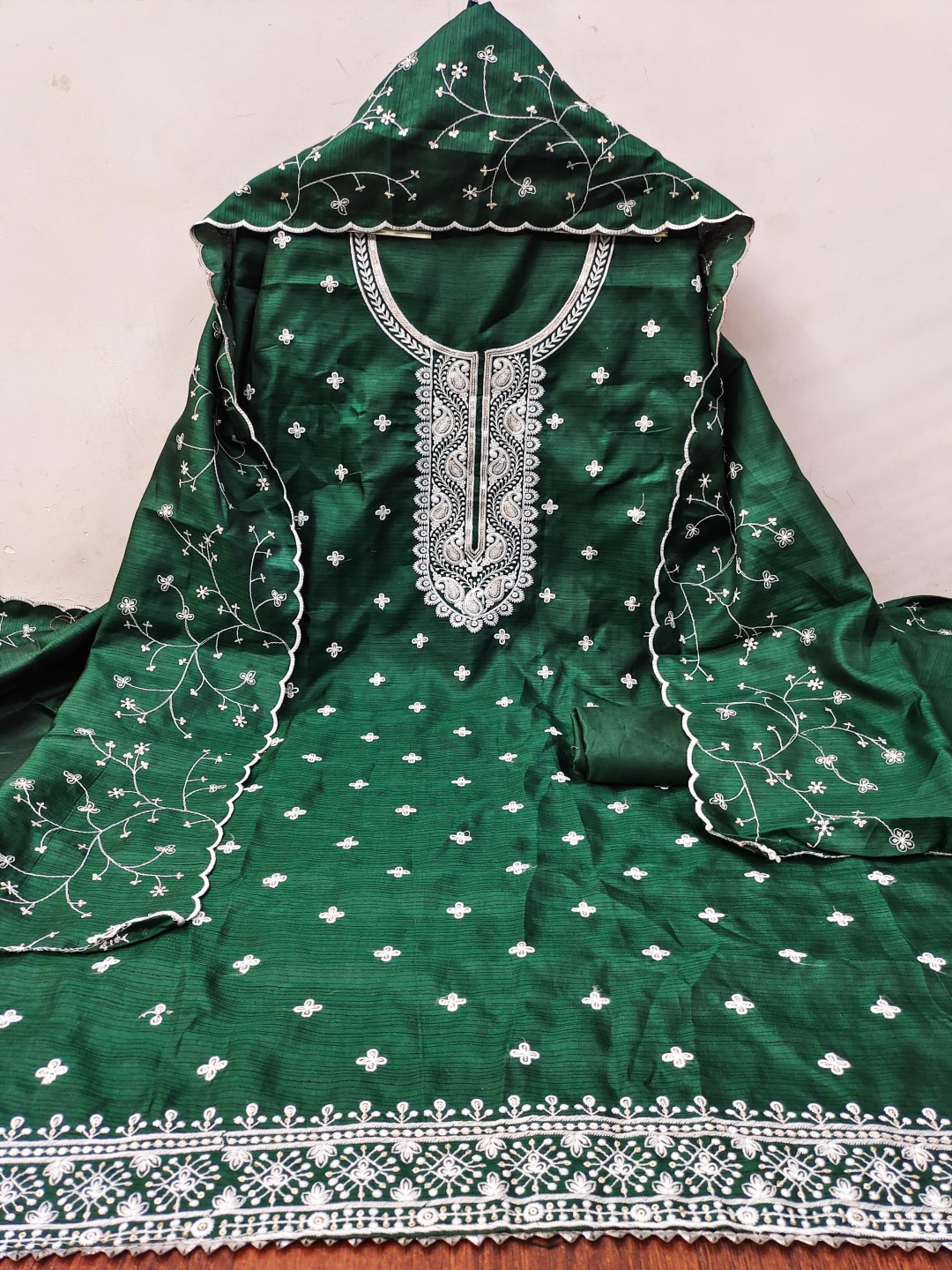

HERE&NOW Floral Embroidered Unstitched Dress Material, Green