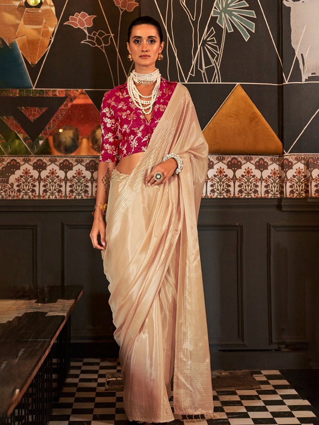 

BLENDIFY Striped Border Solid Saree, Cream
