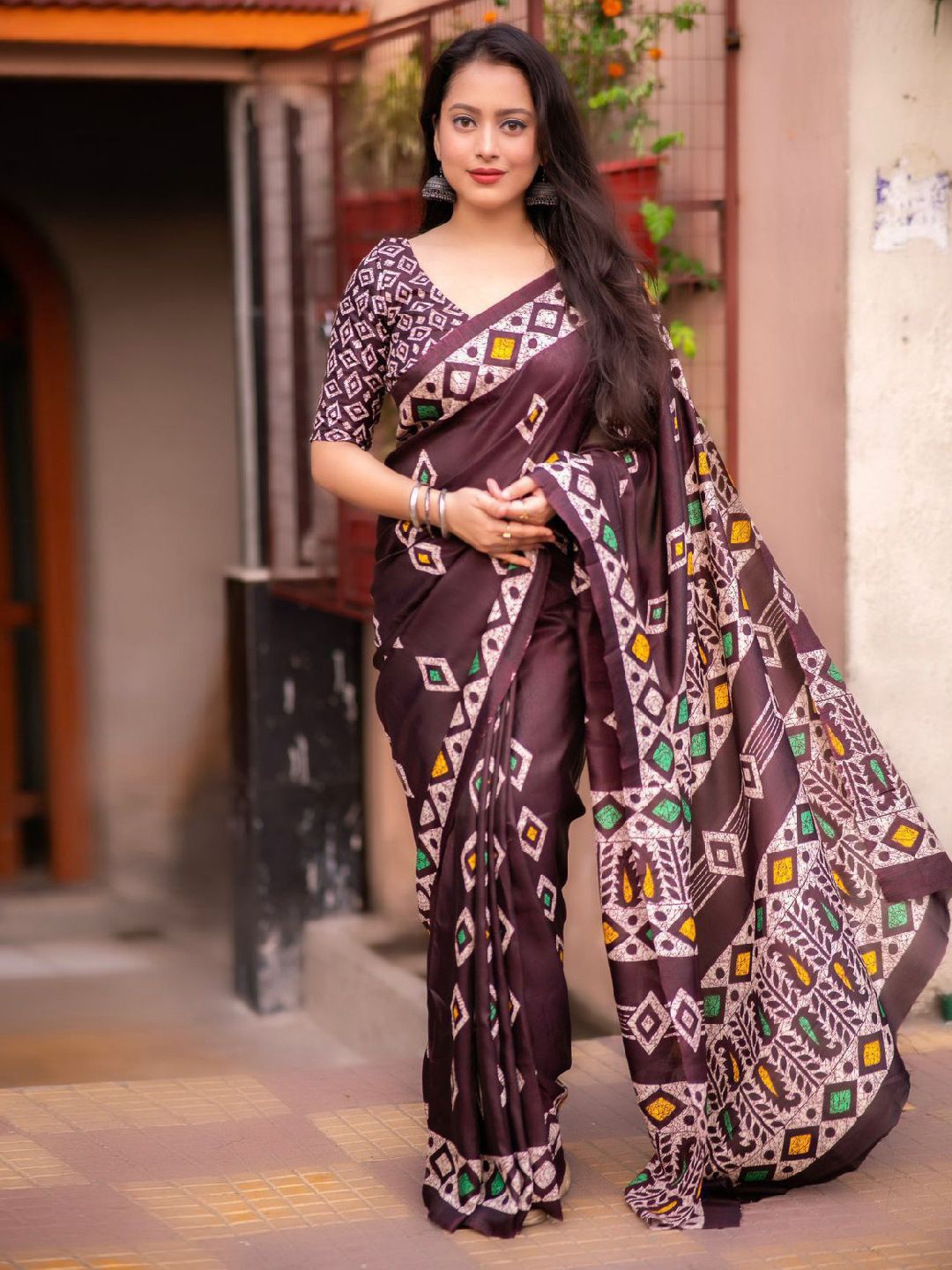 

Mitera Batik Printed Saree With Unstitched Blouse Piece, Brown