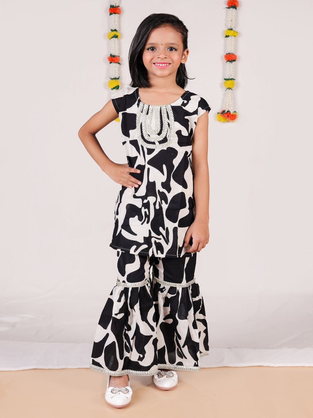 

AATYA KIIDS Girls Abstract Printed Round Neck Gotta Patti Pure Cotton Kurta with Sharara, Black