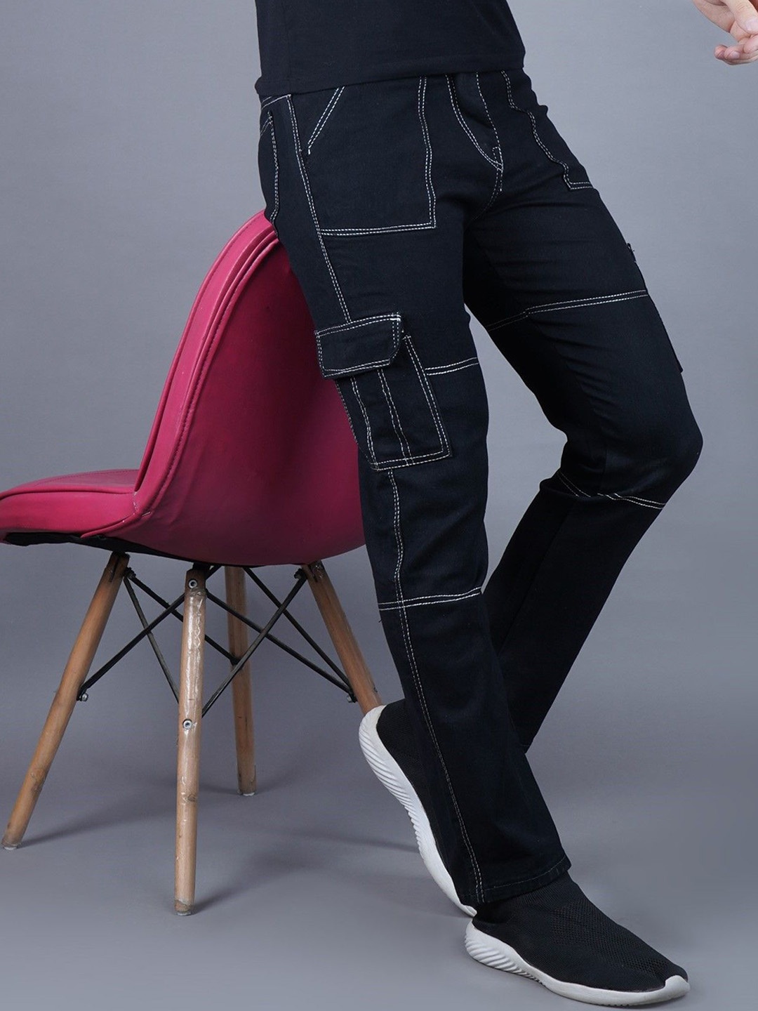 

COMFITS Men Classic Tapered Fit Slash Knee Jeans, Black