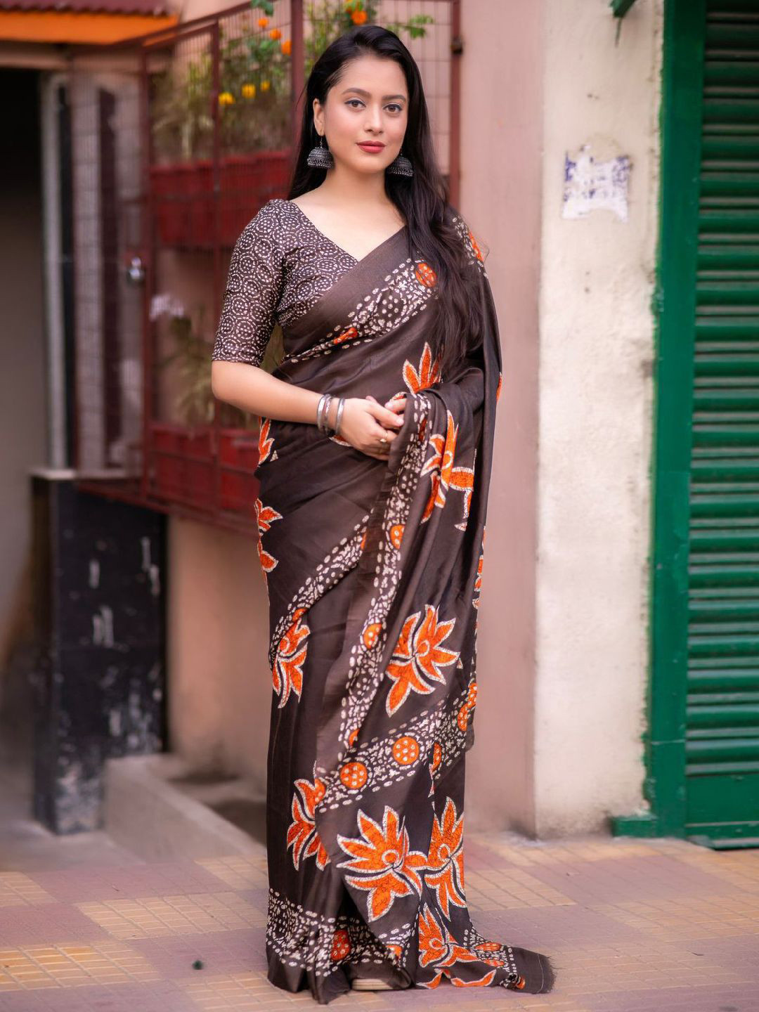 

Mitera Batik Printed Saree with Blouse Piece, Brown