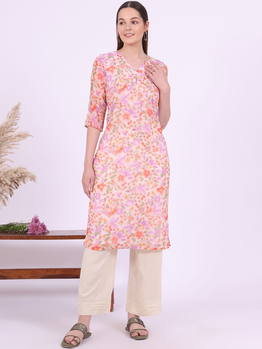 

AURELIA Floral Printed V Neck Sequinned Straight Kurta, Pink