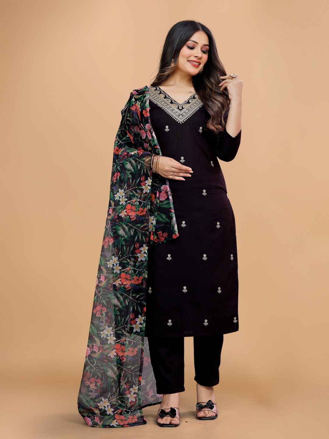 

RV CREATION Zari Floral Embroidered V-Neck Straight Kurta With Trousers & Dupatta, Black