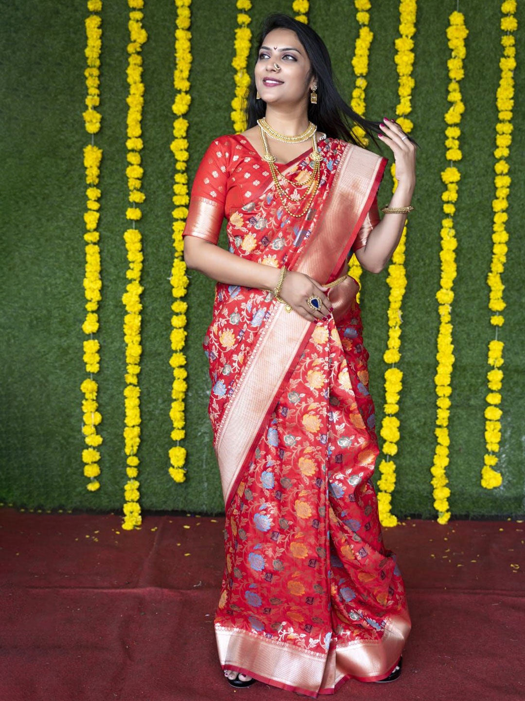 

Kandora Woven Design Zari Pure Silk Banarasi Saree, Red