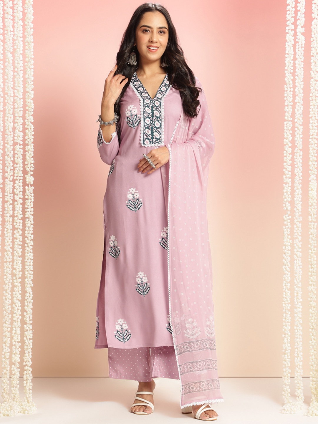 

DIVASTRI Floral Printed V-Neck Straight Kurta With Palazzos & Dupatta, Purple