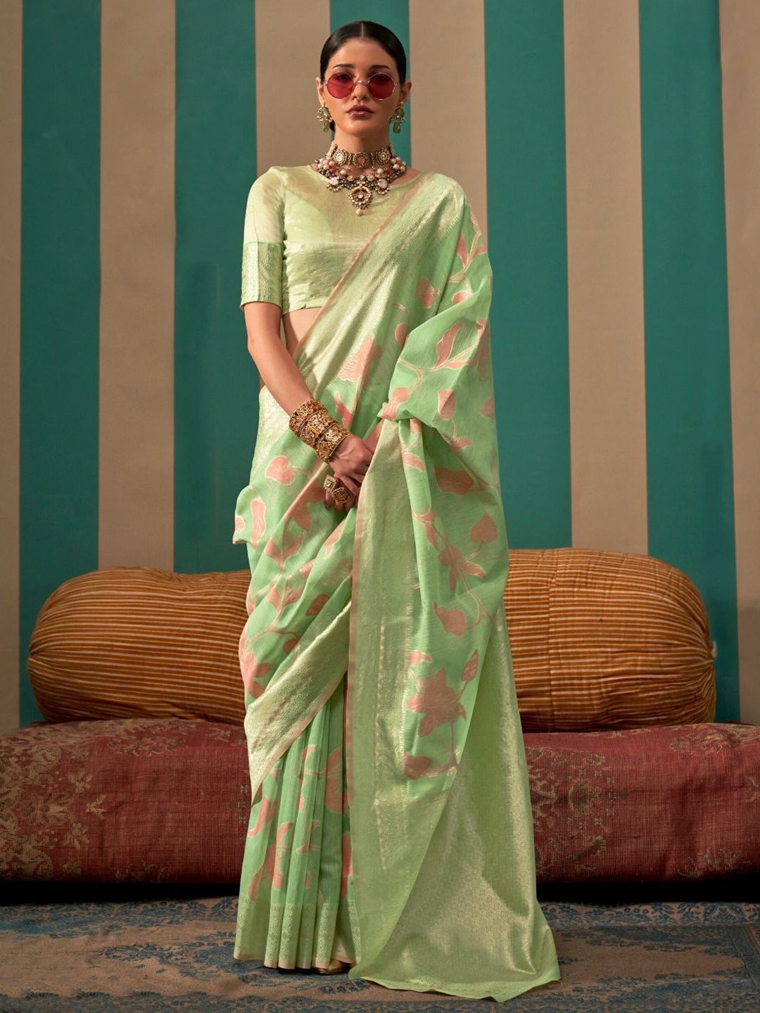 

BLENDIFY Floral Zari Linen Blend Designer Banarasi Saree, Green