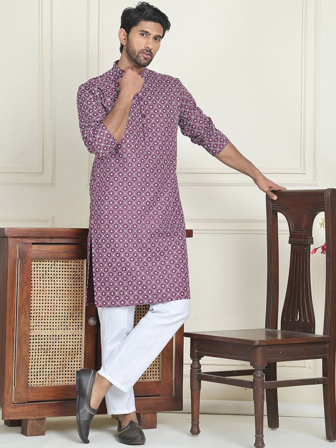 

Jompers Geometric Printed Mandarin Collar Straight Kurta With Pyjama, Purple