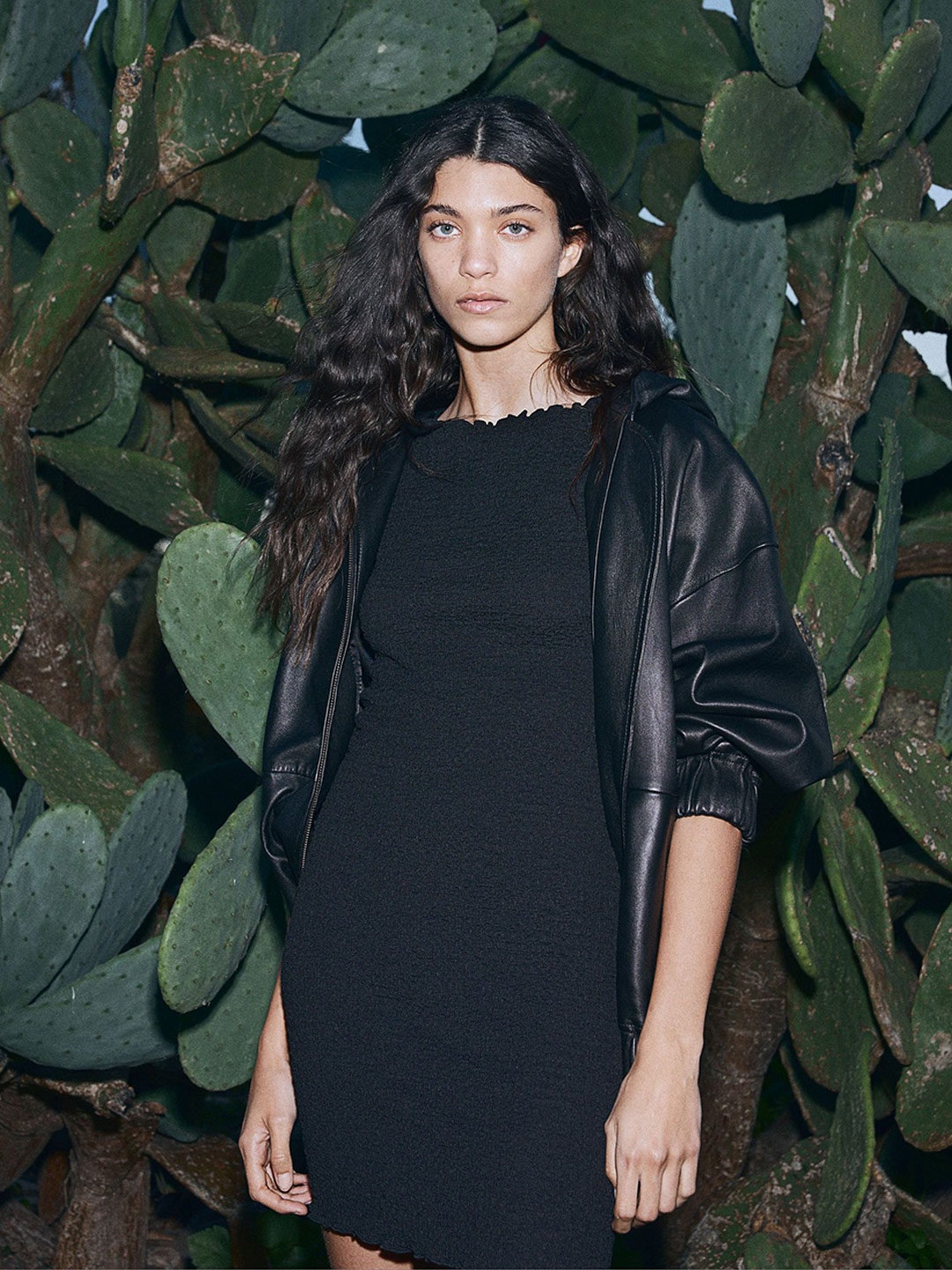 

H&M Overlock-Detail Crinkled Dress, Black
