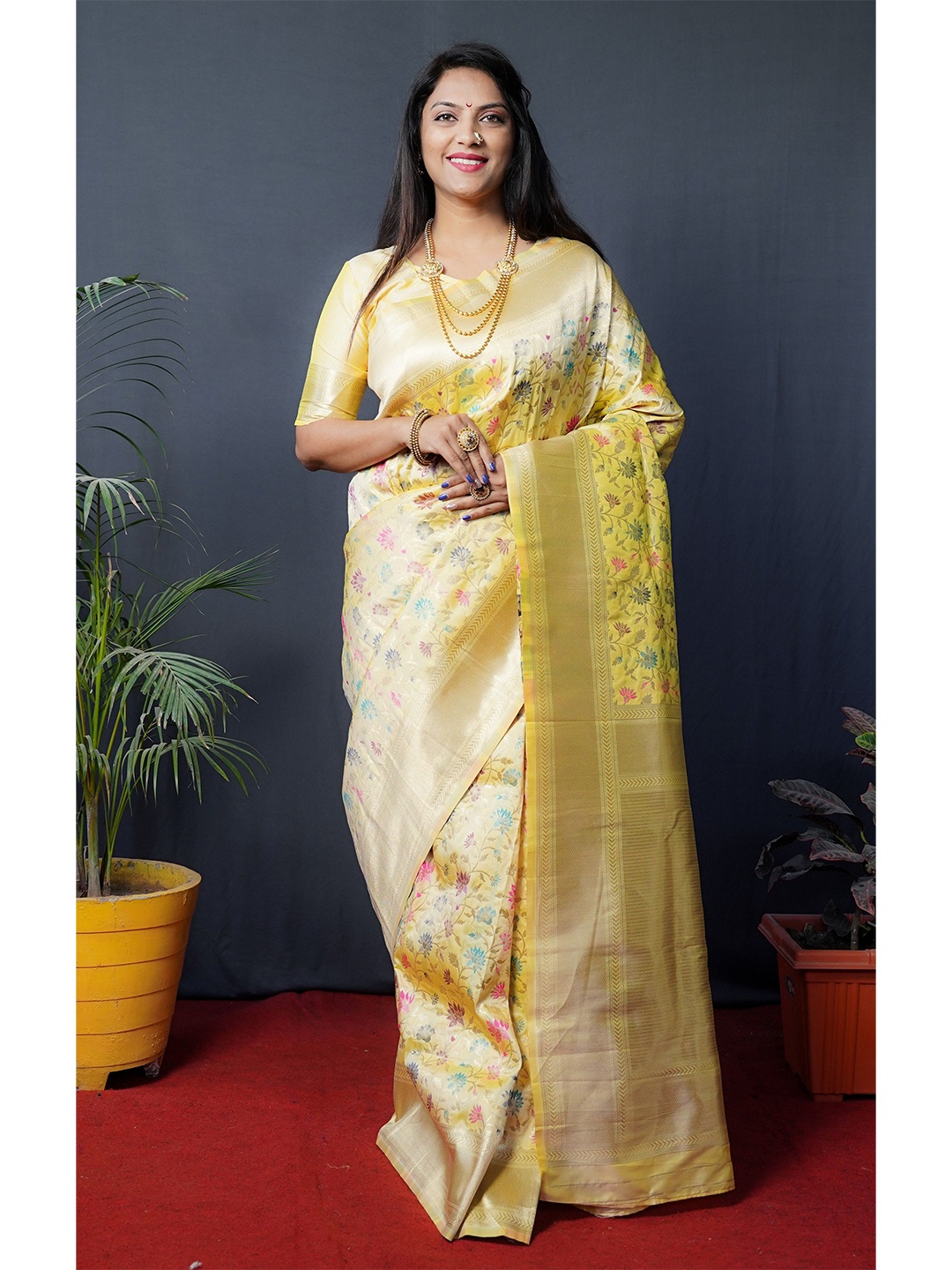 

Kandora Floral Zari Pure Silk Banarasi Saree, Yellow