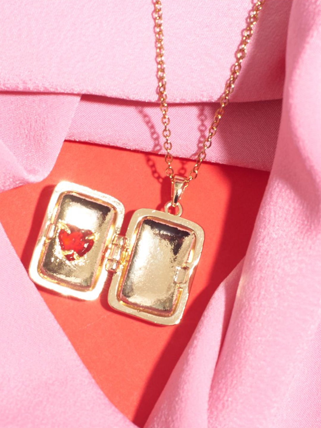 

SALTY Sunburst Red Heart Pendant With Neck Chain For Women & Girls, Gold