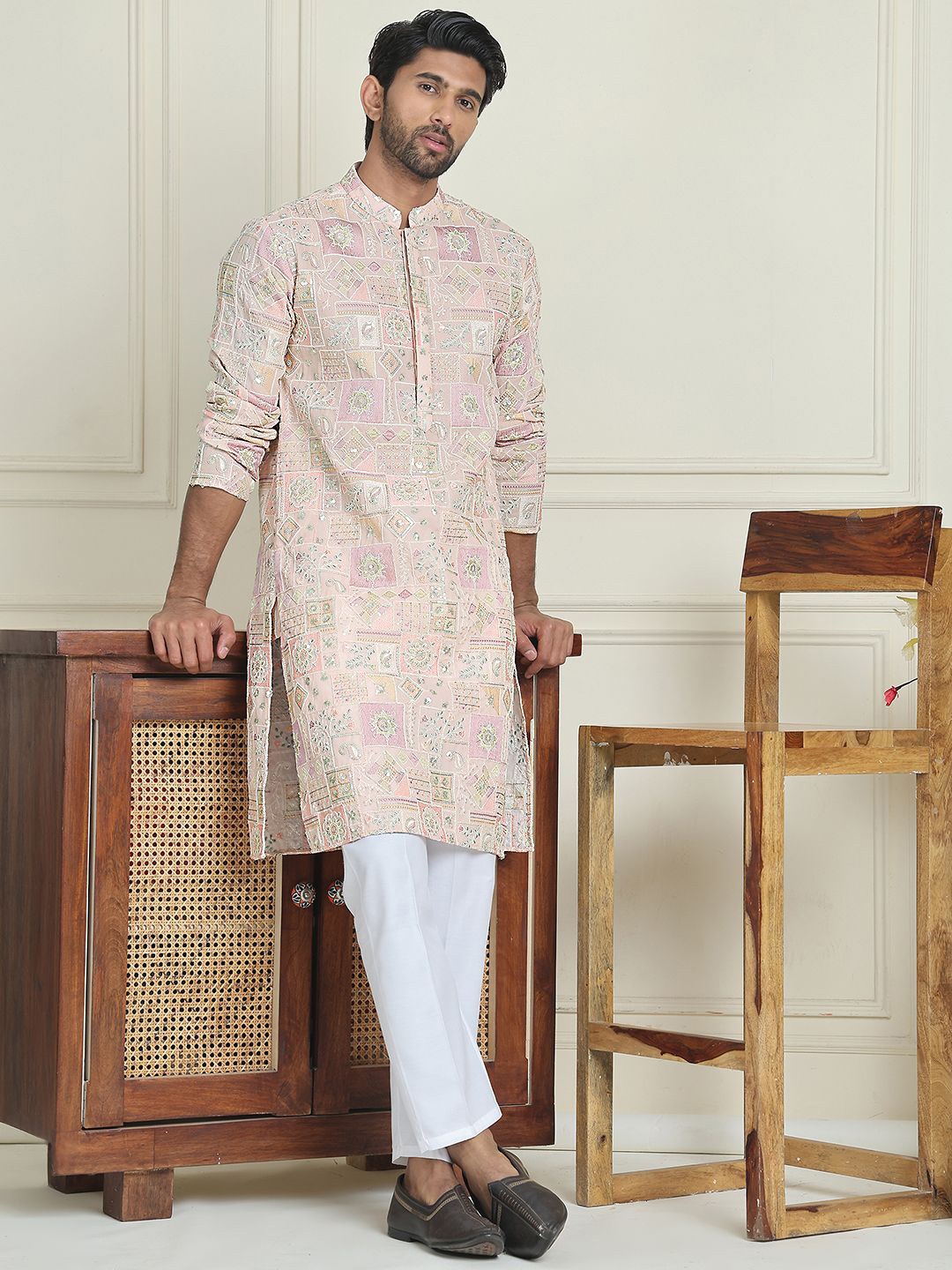 

Jompers Ethnic Motifs Embroidered Mandarin Collar Straight Kurta With Pyjamas, Peach