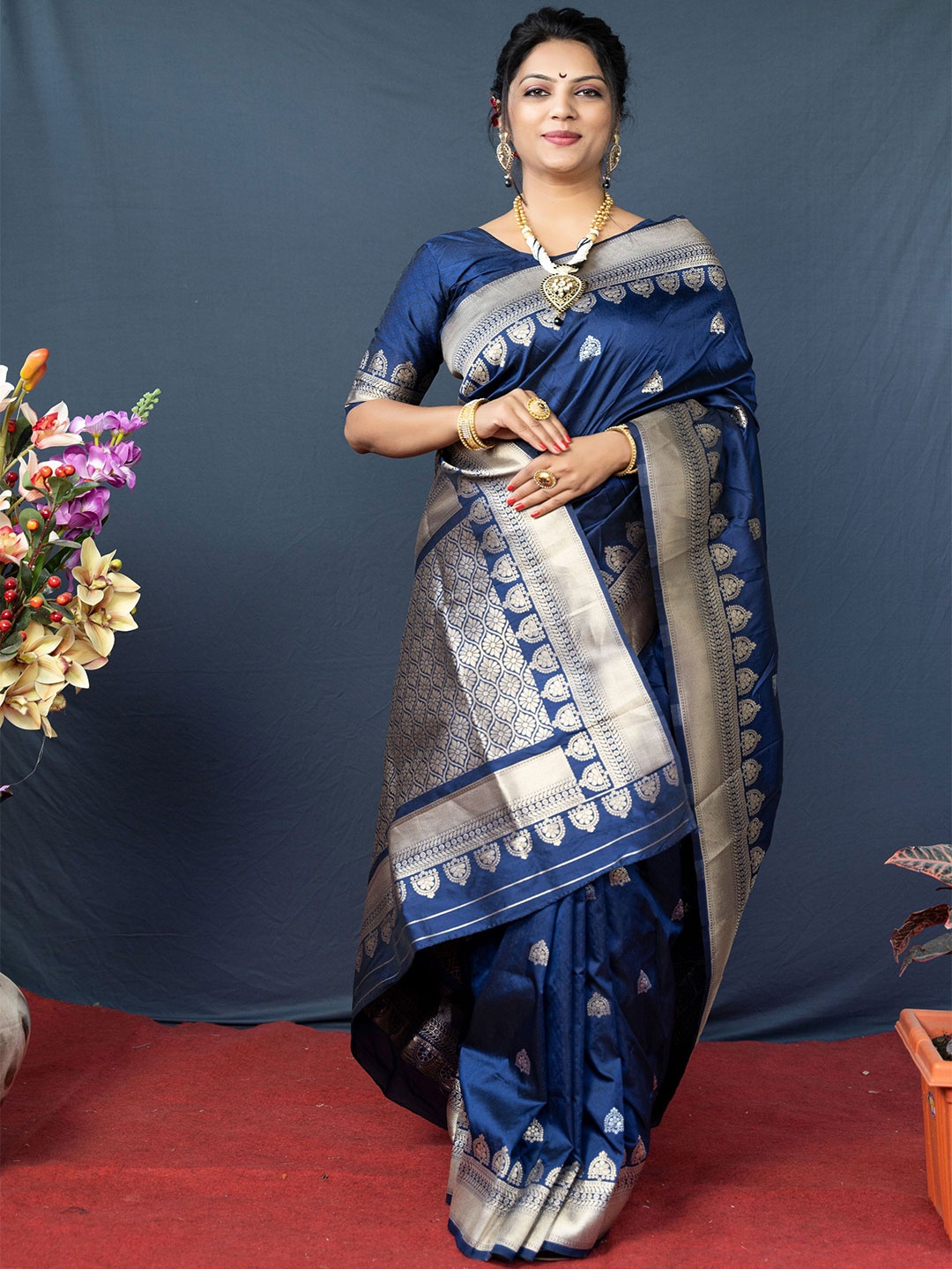 

Kandora Woven Design Zari Pure Silk Banarasi Saree, Navy blue