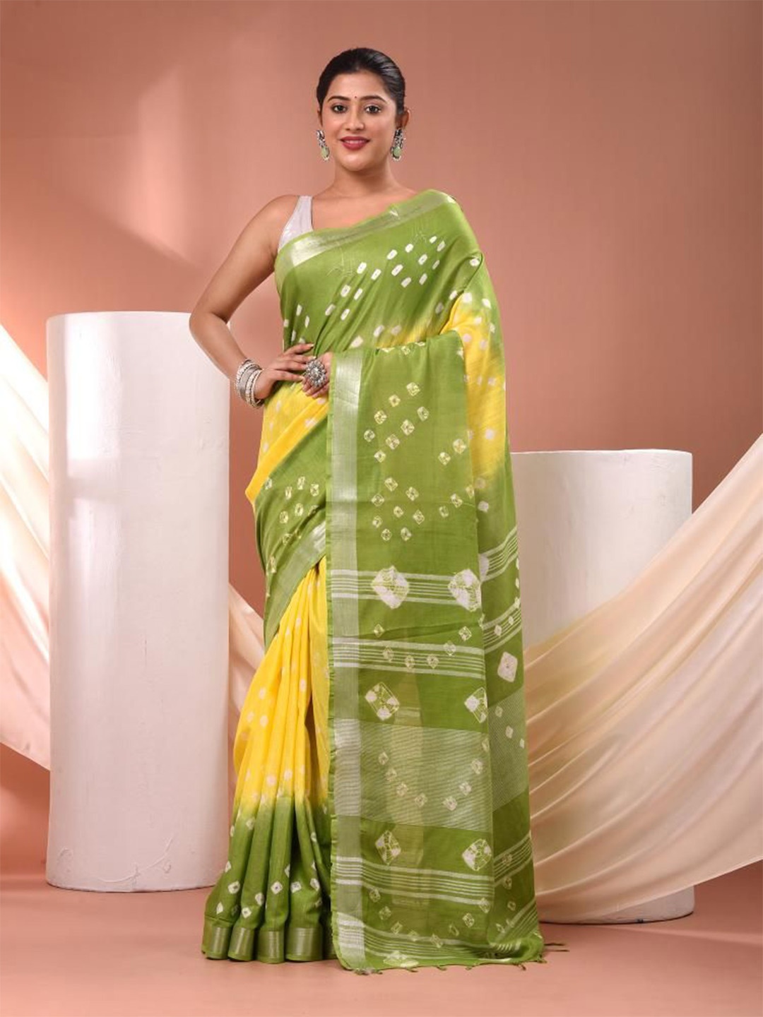 

VIBHAVARI Printed Pure Cotton Saree, Green