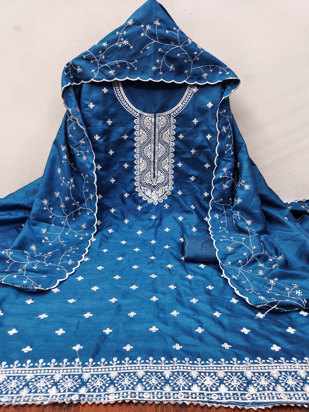 

HERE&NOW Floral Embroidered Unstitched Dress Material, Teal