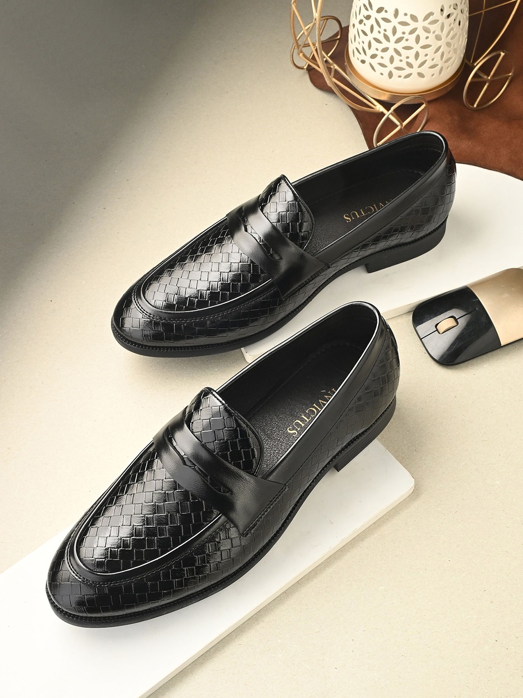 

Invictus Men Textured Formal Loafers, Black