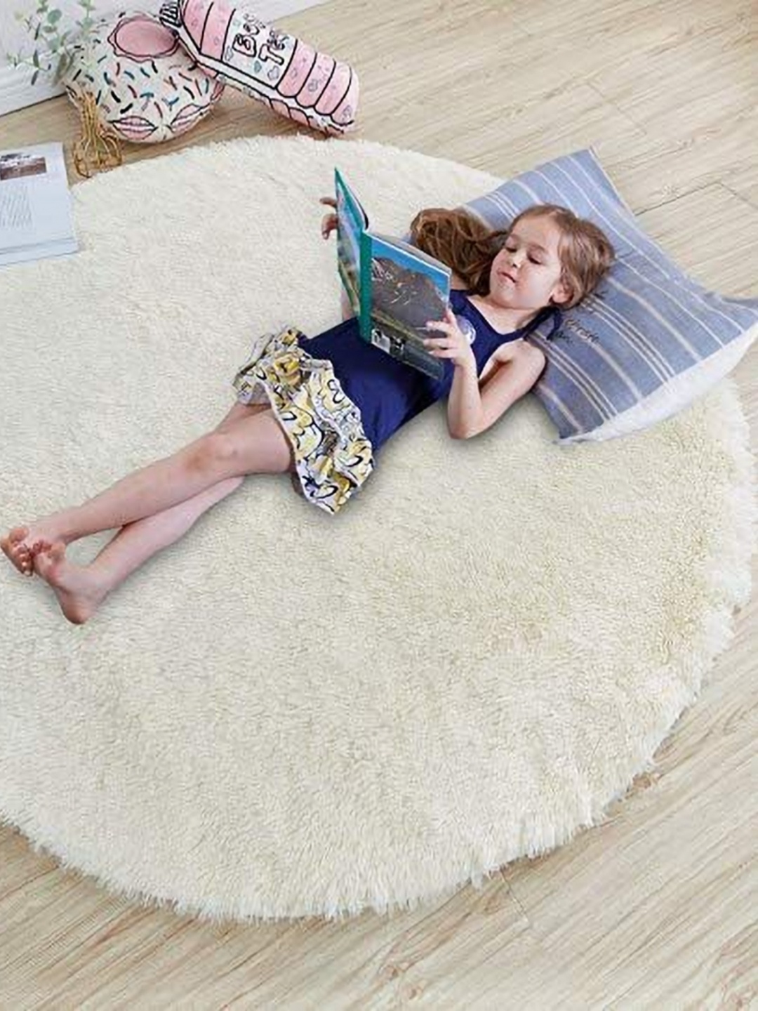 

Banchmark Home Furnishings Cream Shaggy Fluffy Round Carpet