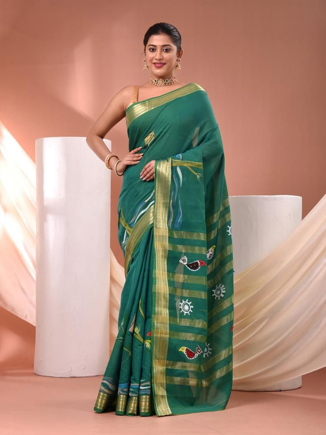 

VIBHAVARI Woven Design Zari Saree, Green