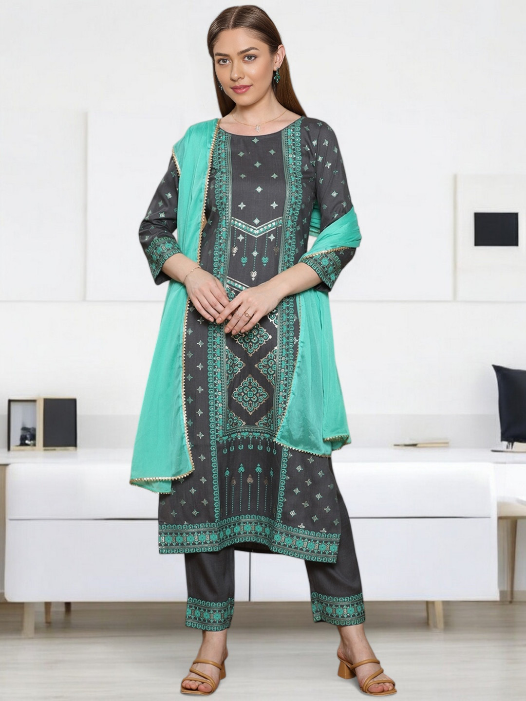 

Jeff co-op Floral Printed Round Neck Kurta With Trousers & Dupatta, Grey