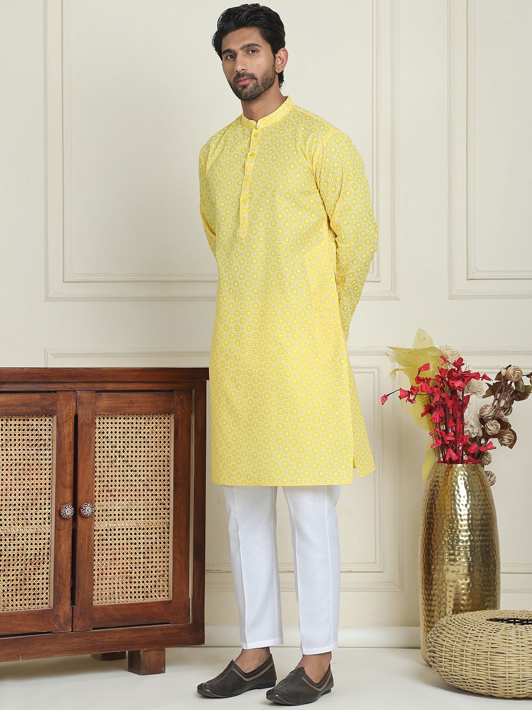 

Jompers Floral Embroidered Mandarin Collar Straight Kurta With Pyjamas, Yellow