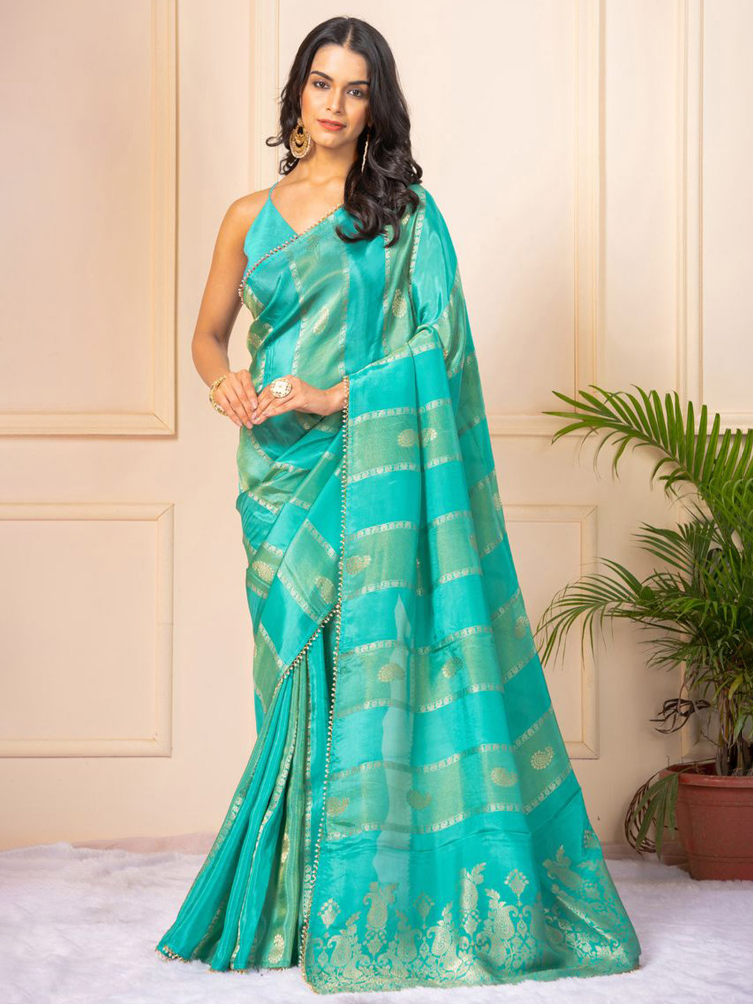 

KAJREE Ethnic Motifs Woven Design Zari Pure Silk Saree, Green