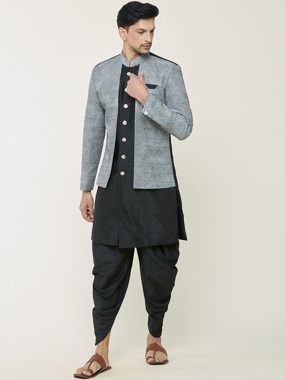 

Arihant Rai Sinha Men Mandarin Collar Neck Sherwani Set, Grey