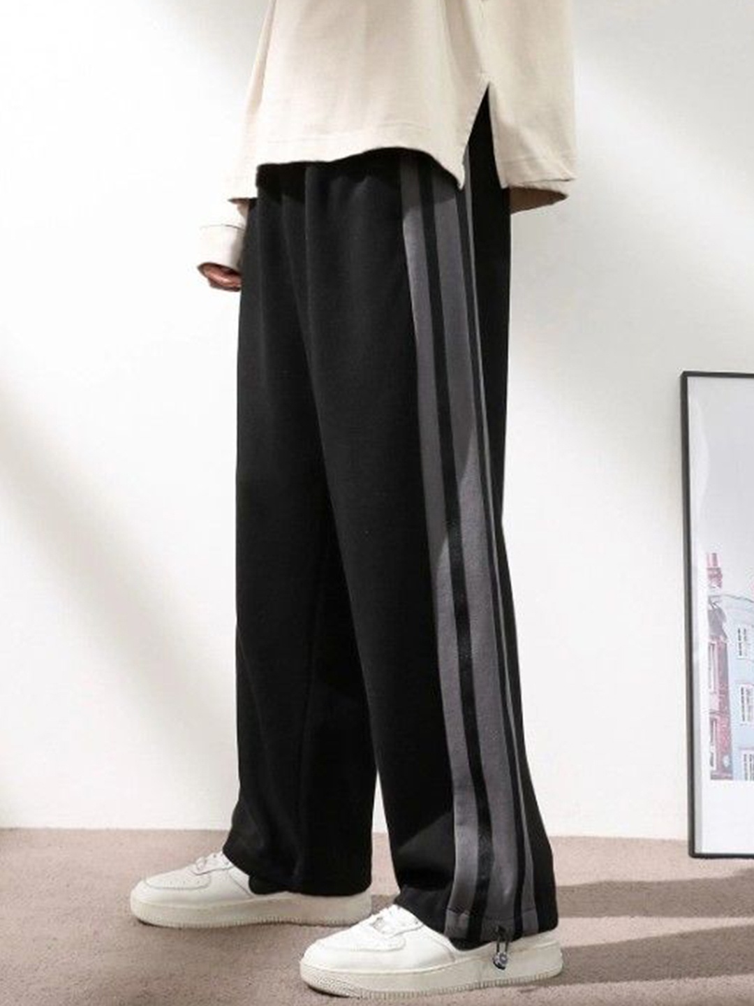 

culish Men Striped Mid Rise Joggers, Black