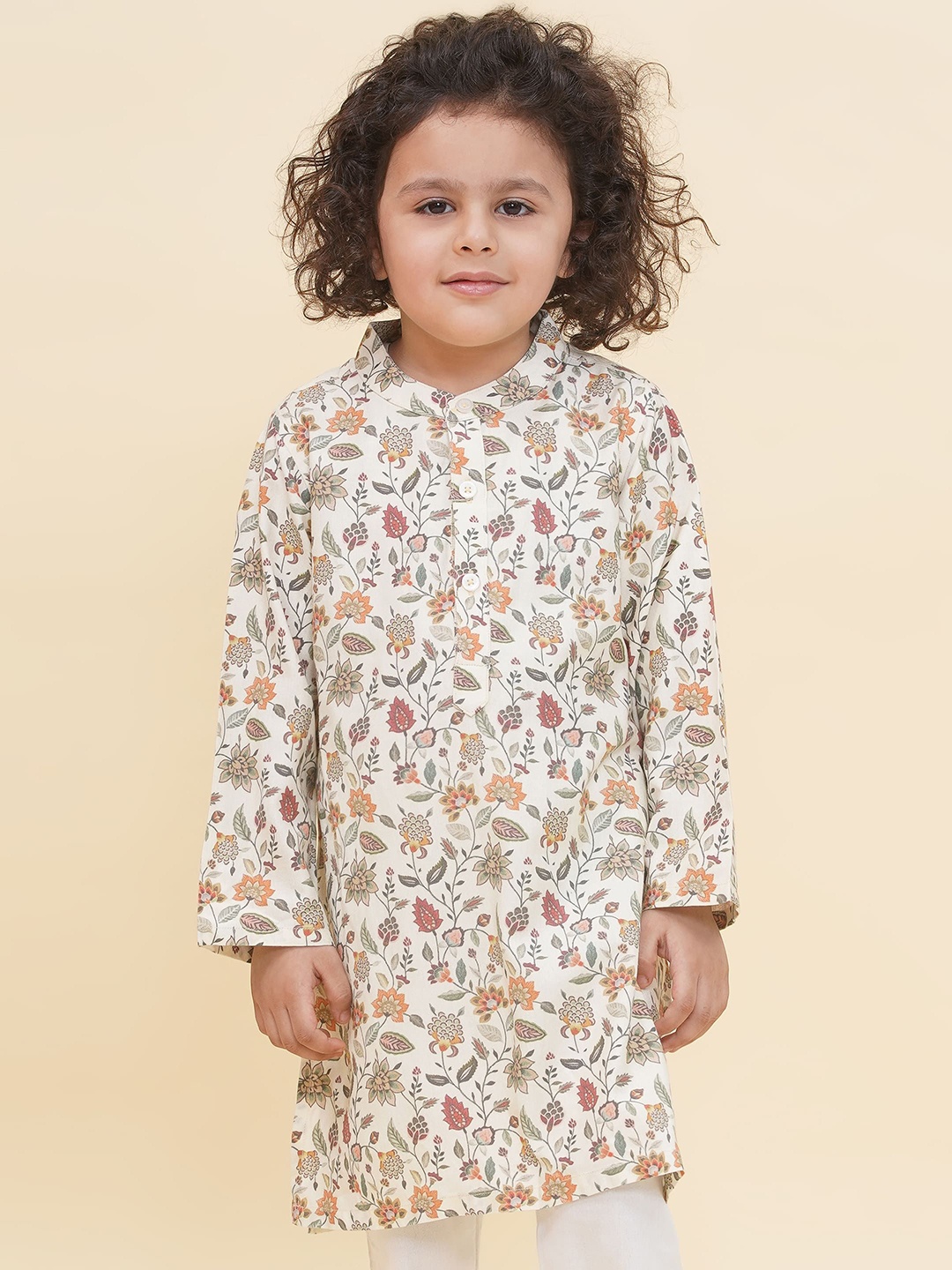 

Sethukrishna Boys Floral Printed Mandarin Collar Straight Kurta, Off white