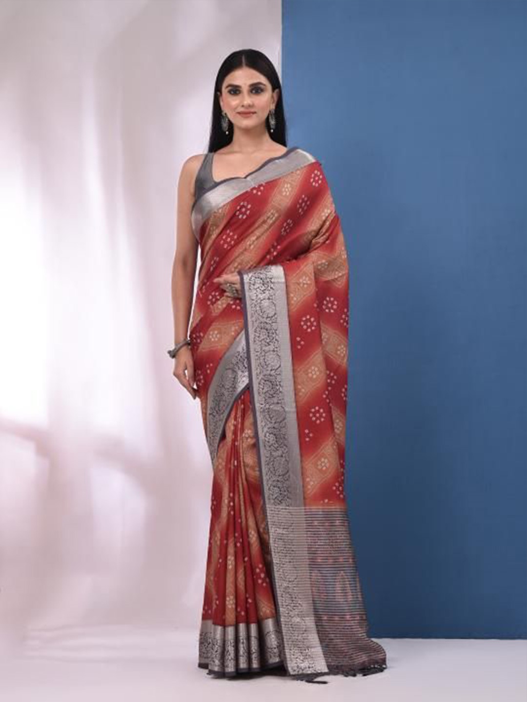 

VIBHAVARI Ethnic Motifs Printed Saree, Red