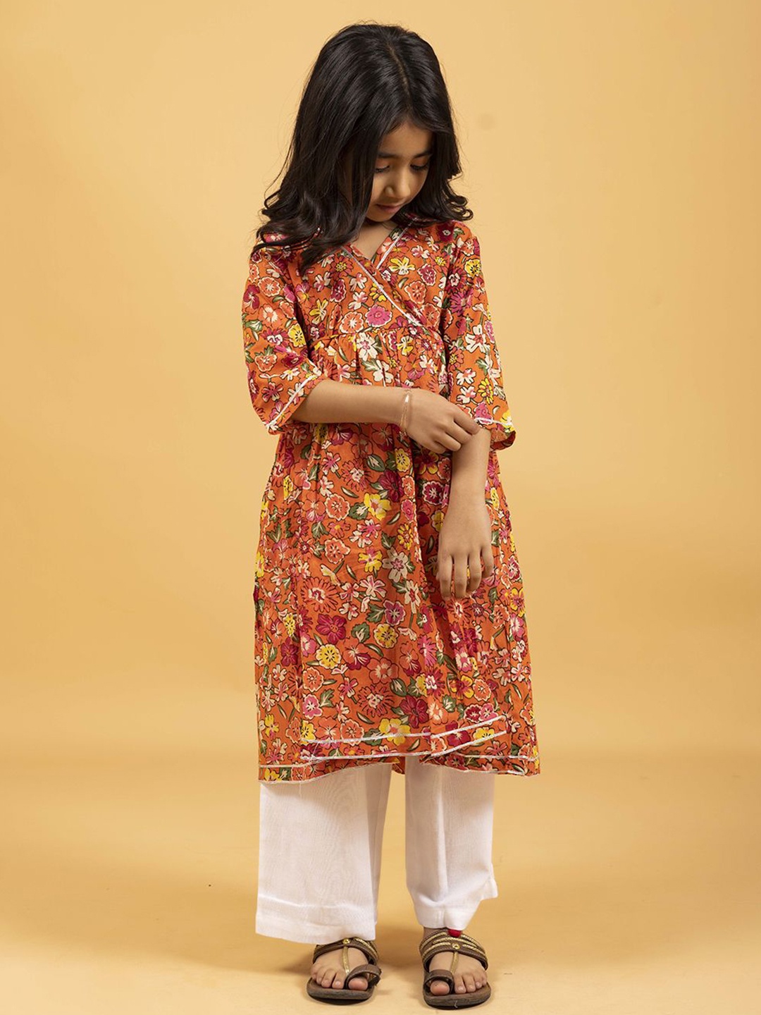 

SPARSA Girls Floral Printed Gotta Patti Floral Anarkali Kurta, Orange