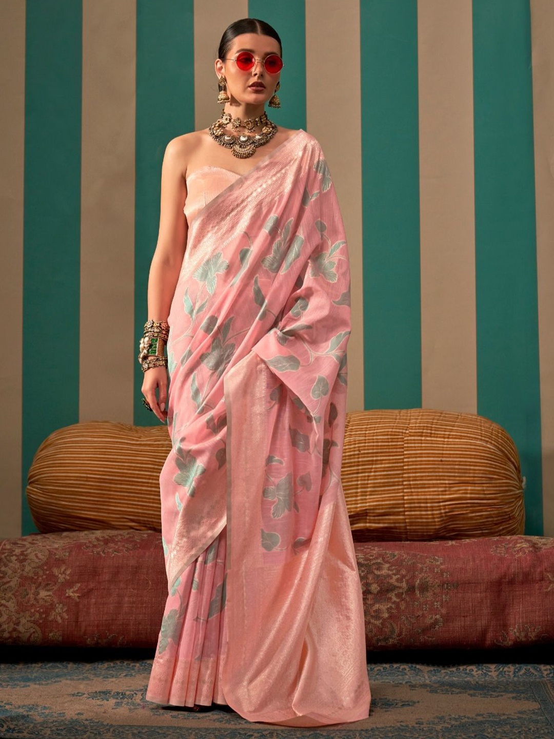 

BLENDIFY Floral Woven Design Zari Banarasi Saree, Pink