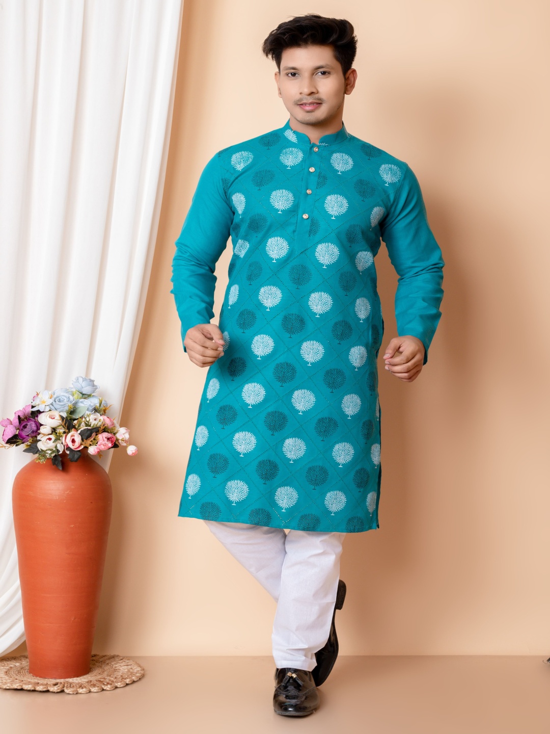 

NFC CREATION Floral Printed Mandarin Collar Straight Kurta With Pyjamas, Green